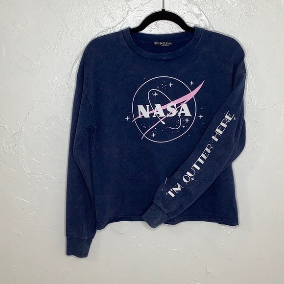 NASA I’m outter here cropped large logo Sweatshirt size M EUC - Picture 1 of 13